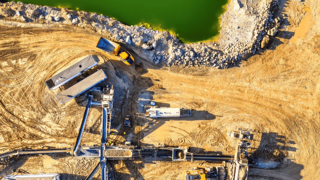 mining trucks in a mining rig